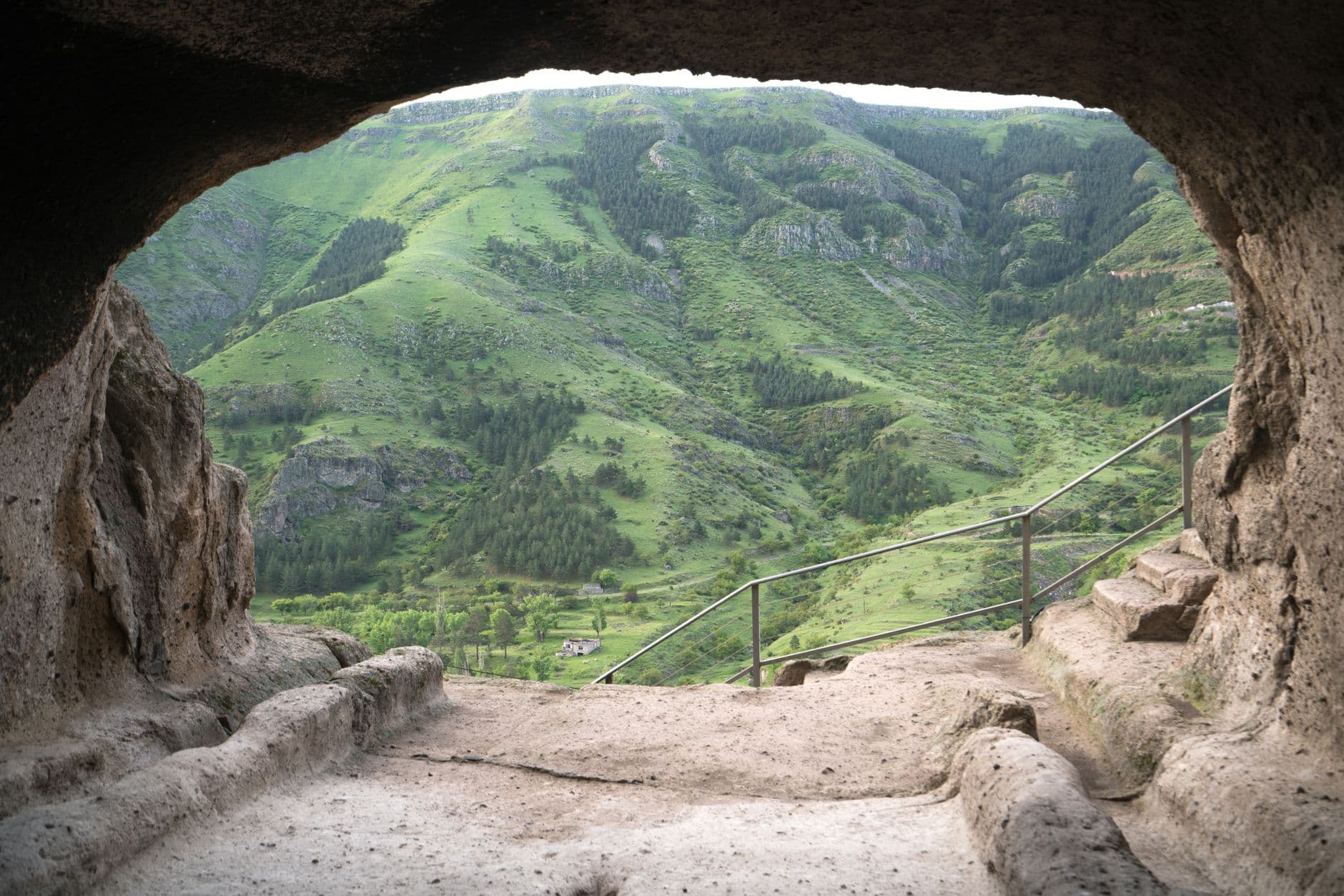 eSIM in Vardzia 1