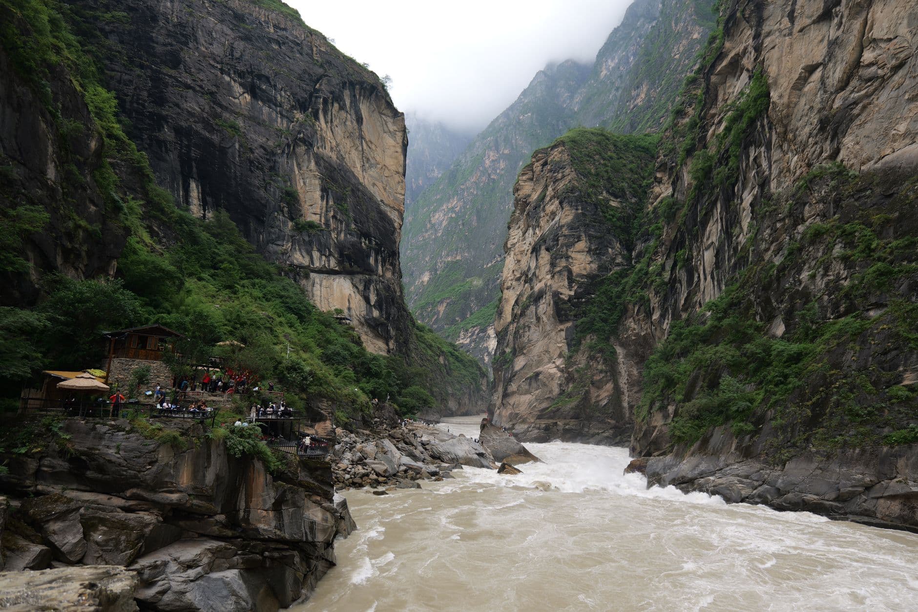 eSIM in Tiger Leaping Gorge 1