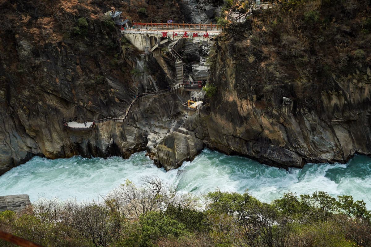 eSIM in Tiger Leaping Gorge 2