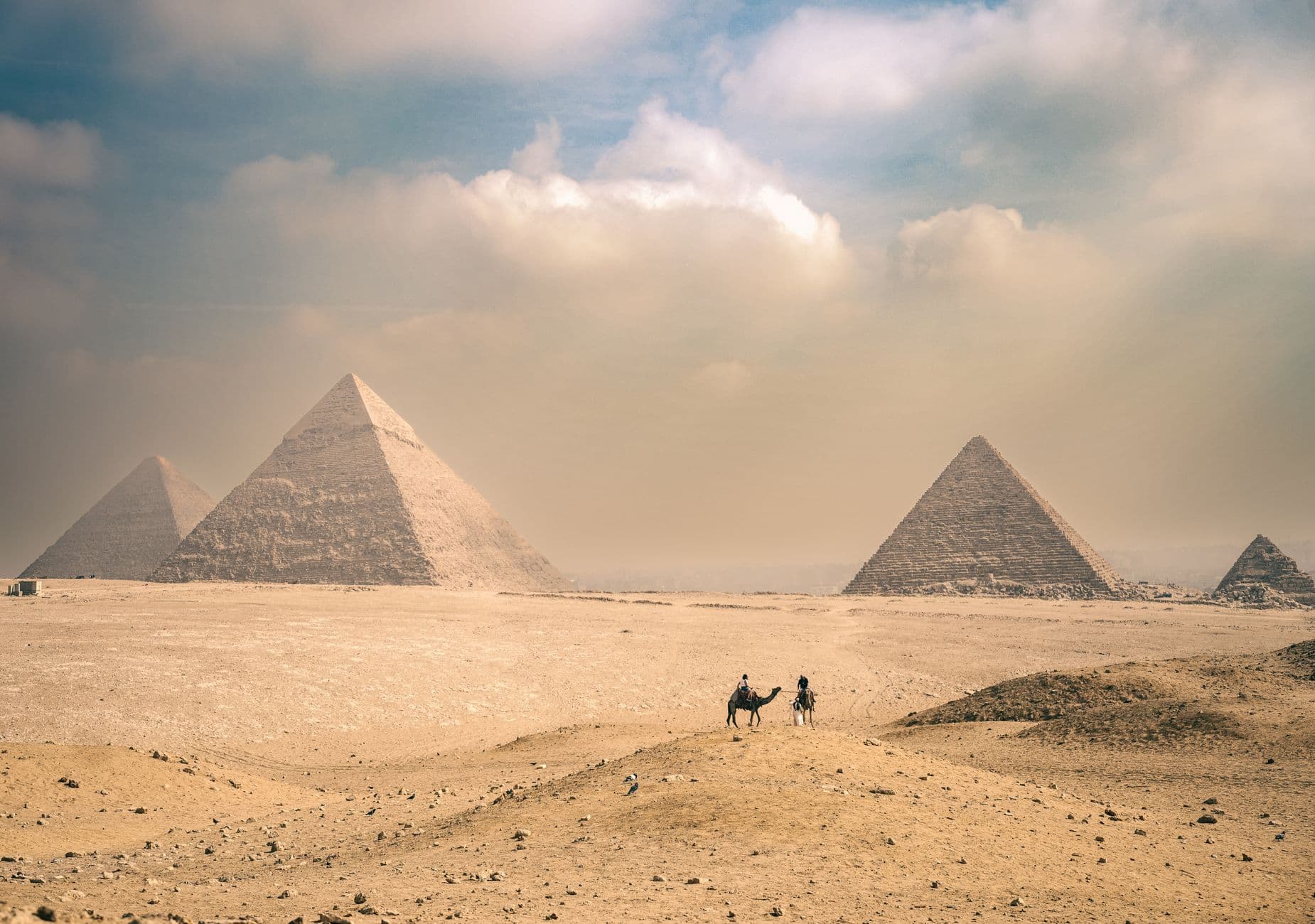 eSIM in Pyramids of Giza 2