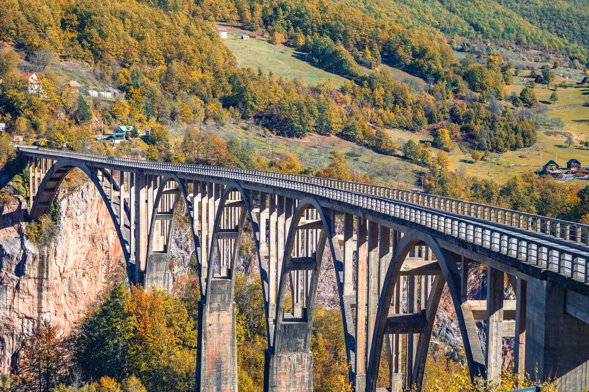 eSIM in Tara River Canyon 1
