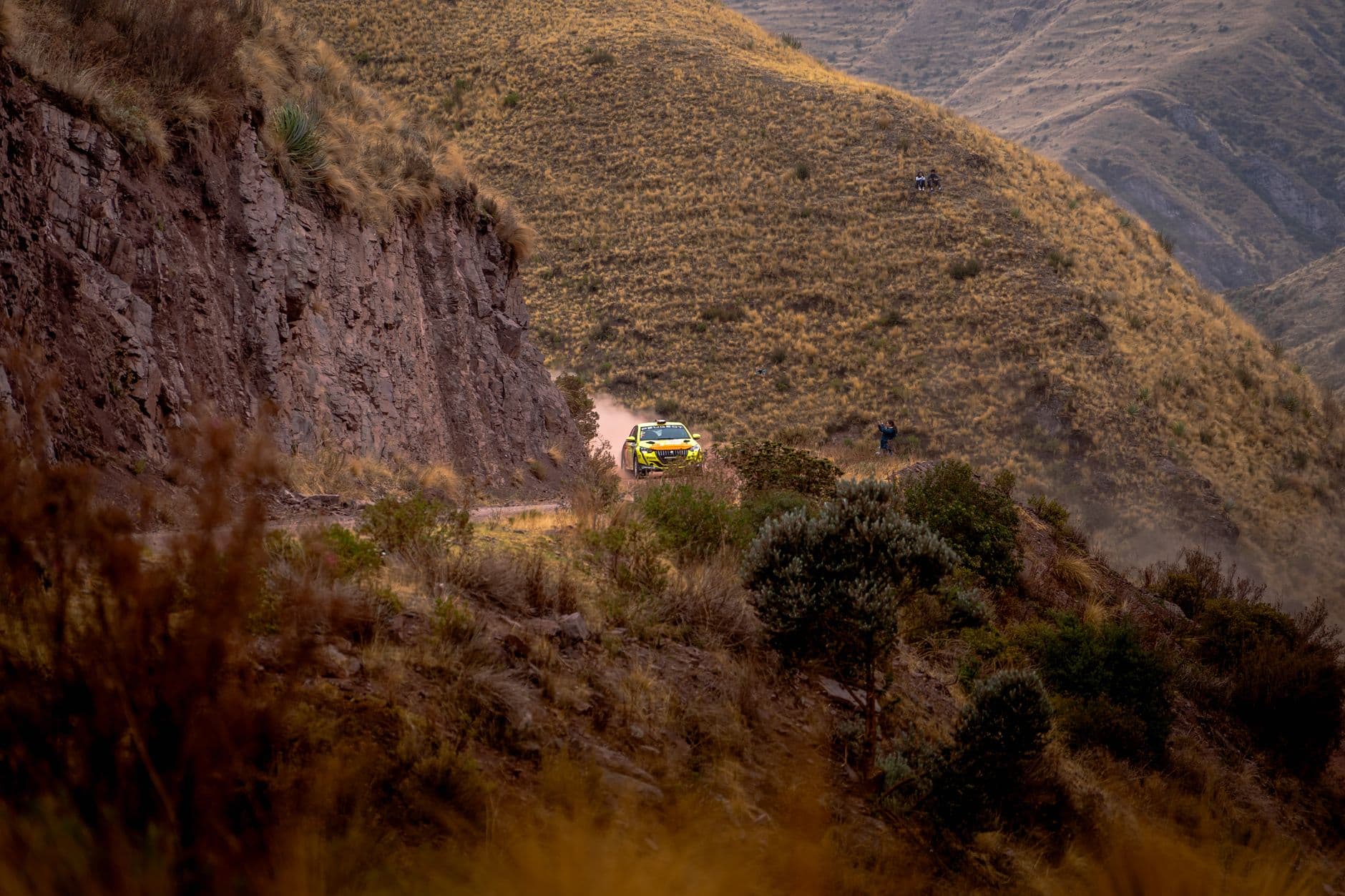 eSIM in Yungas Road 2