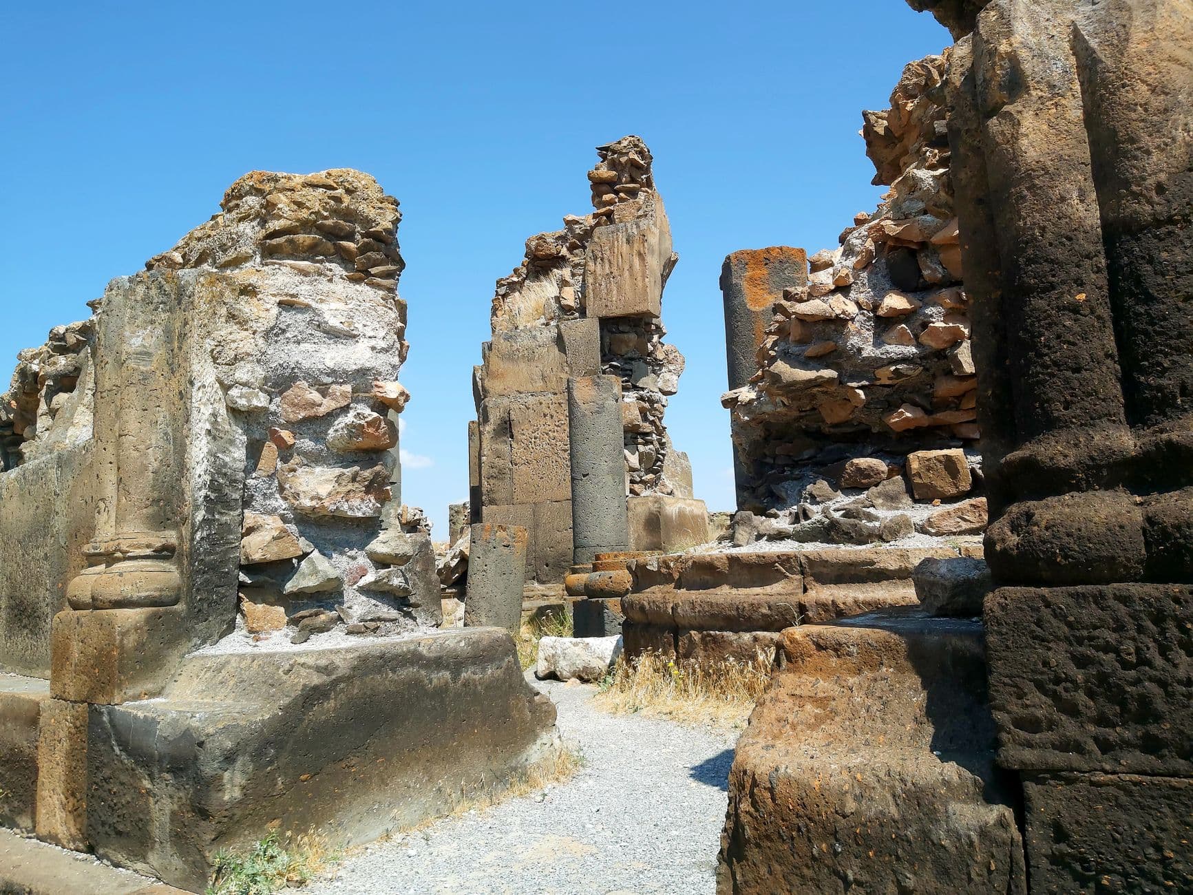 eSIM in Tiwanaku Ruins 2