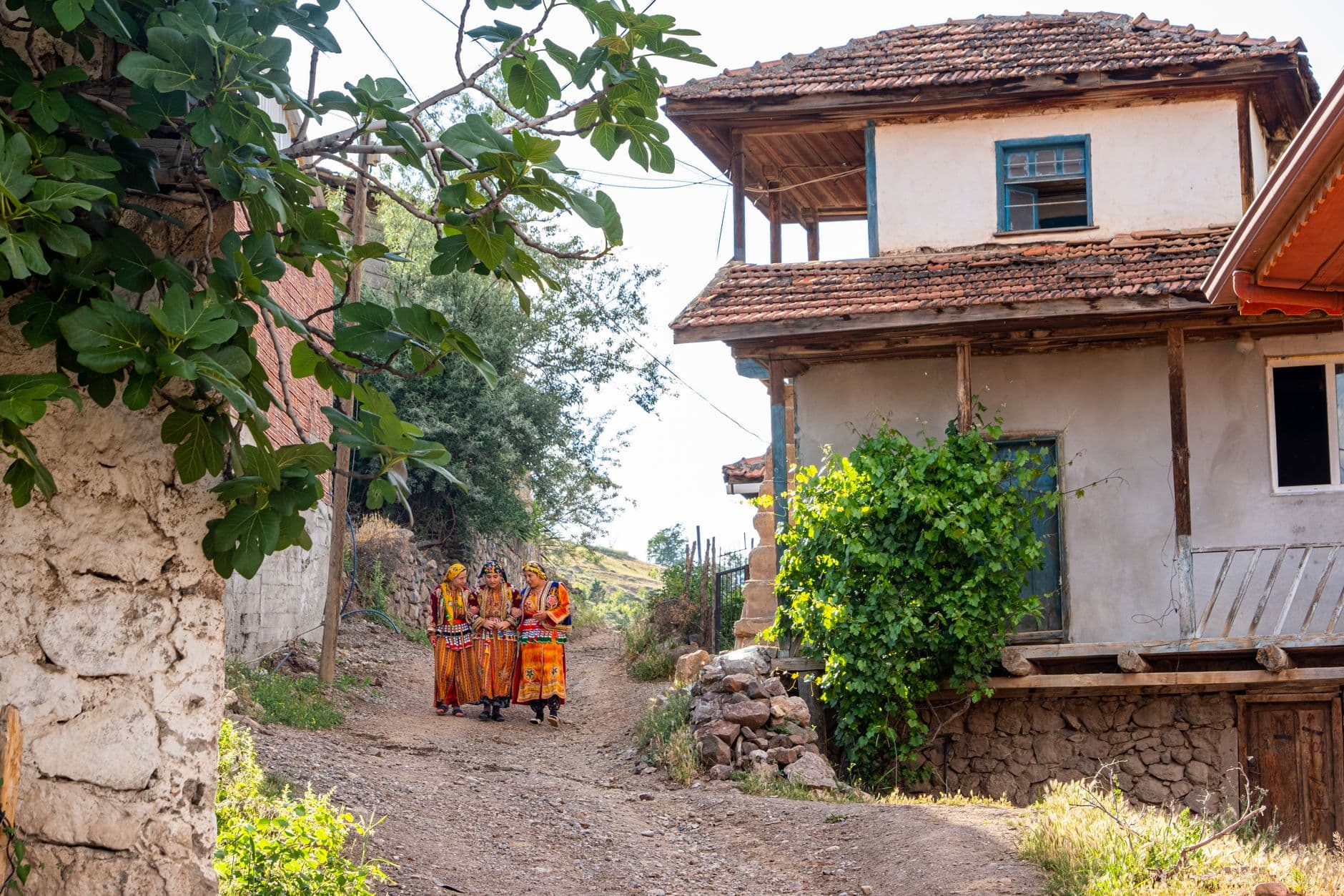 eSIM in Lahic Village 1