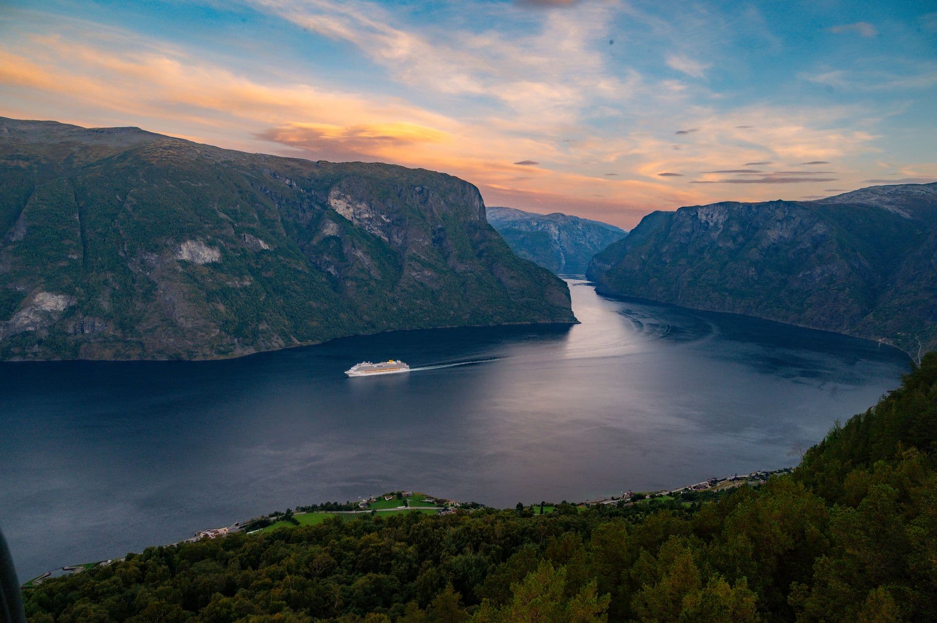 eSIM in Norwegian Fjords 1