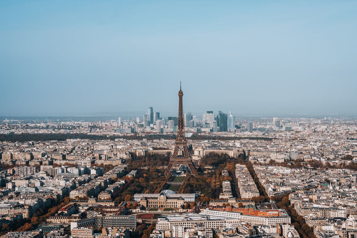 eSIM in Paris 1