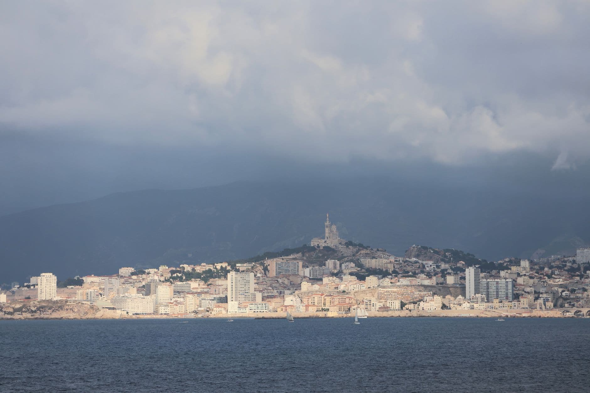 eSIM in Marseille 2