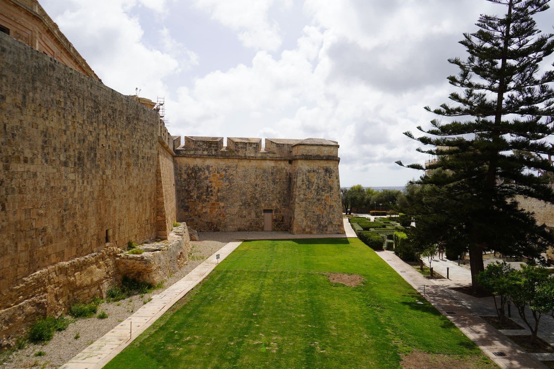 eSIM in Mdina 1