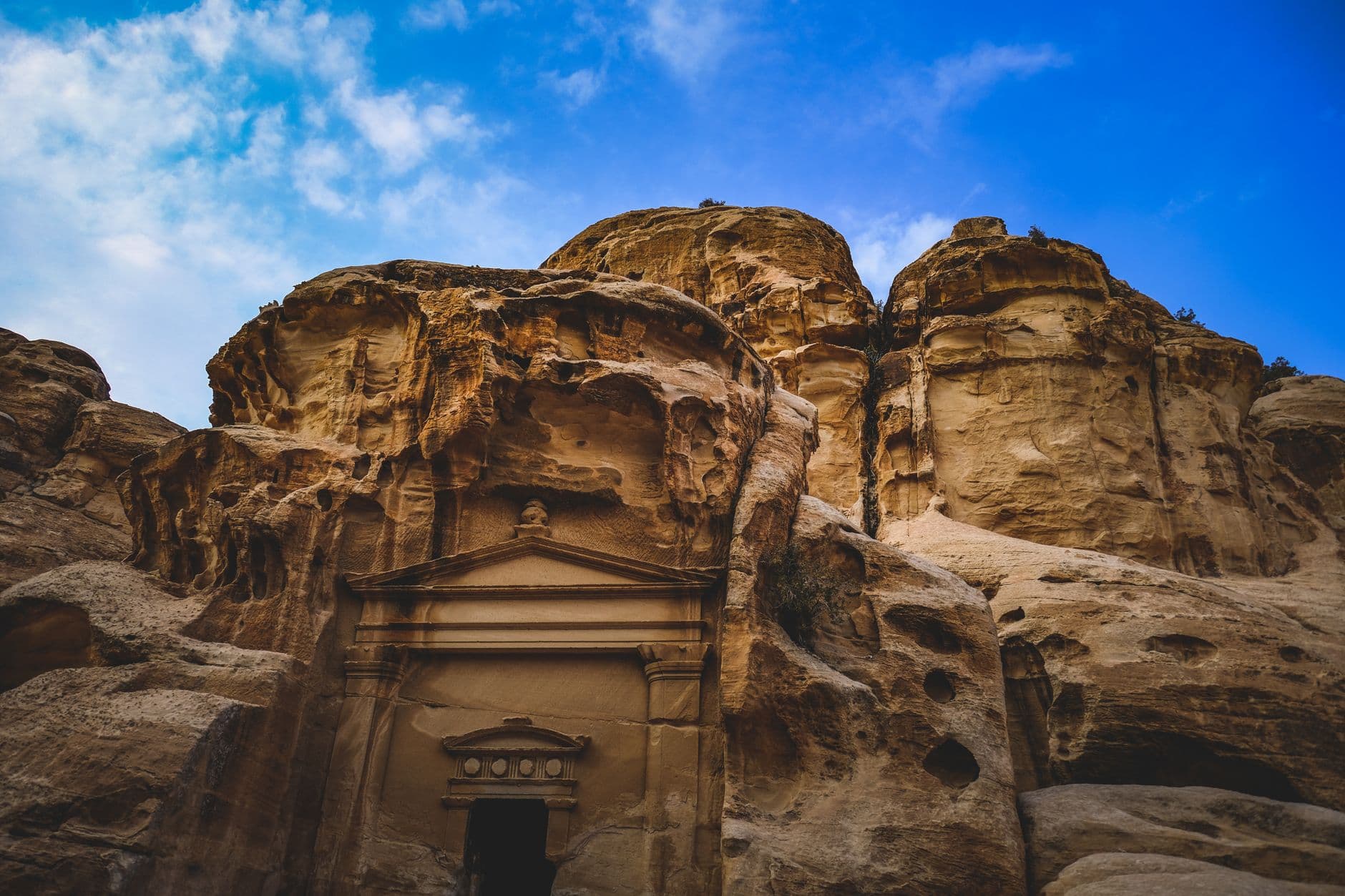 eSIM in Petra 2
