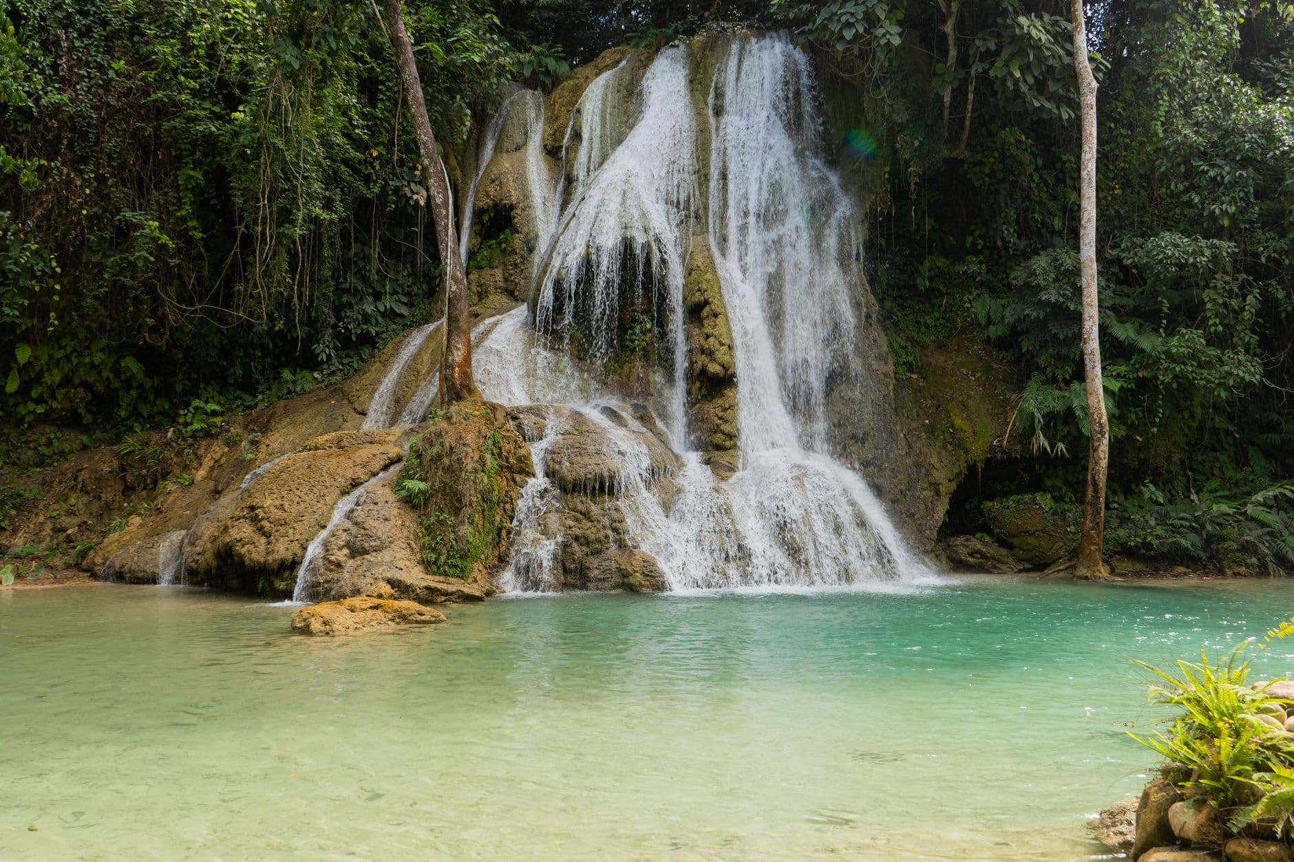 eSIM in Kuang Si Falls 2
