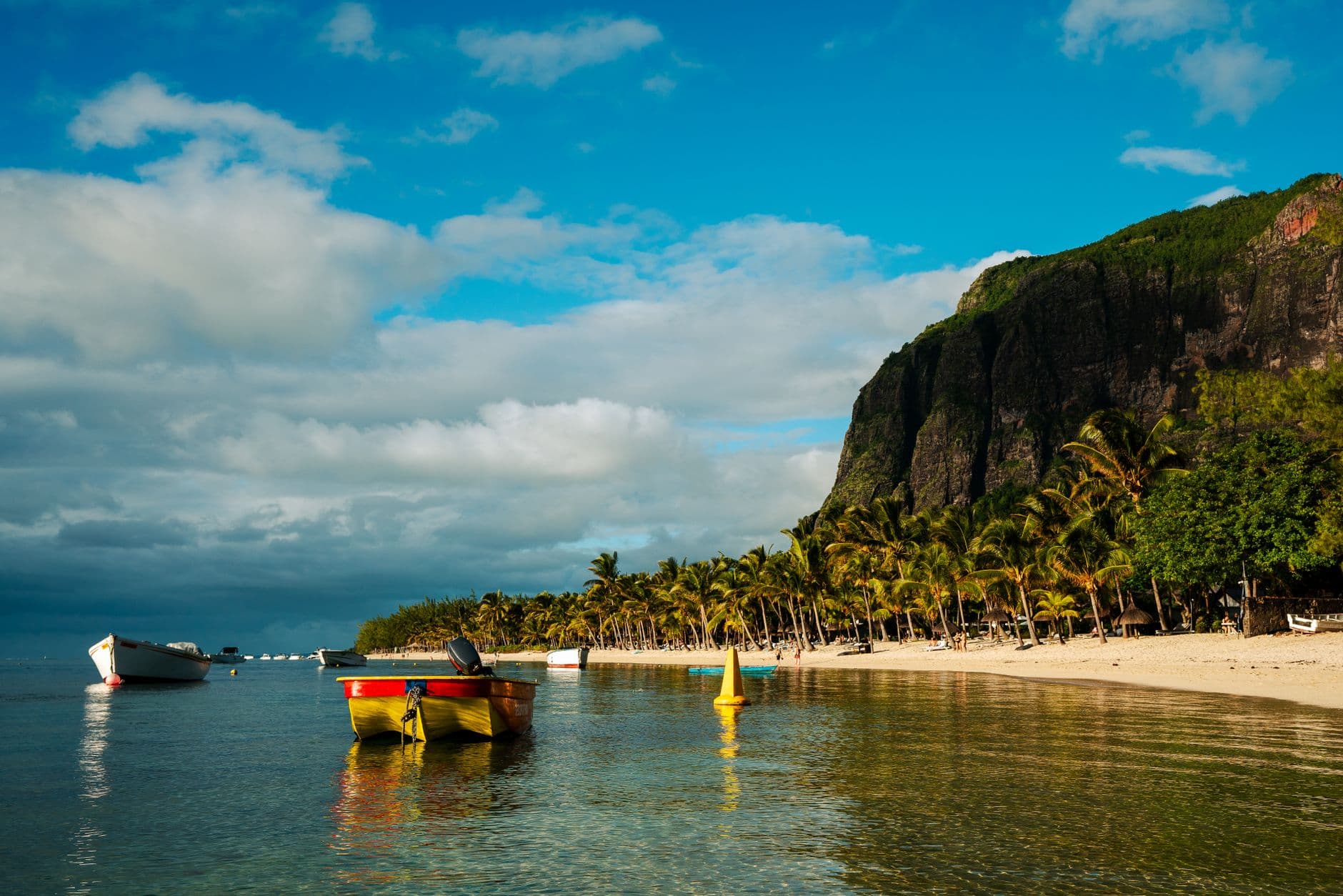 eSIM in Le Morne 1