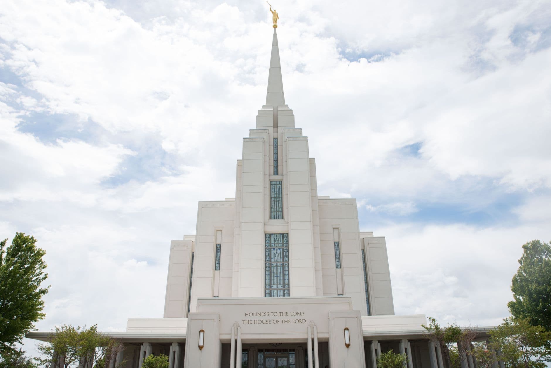 eSIM in Moroni 1