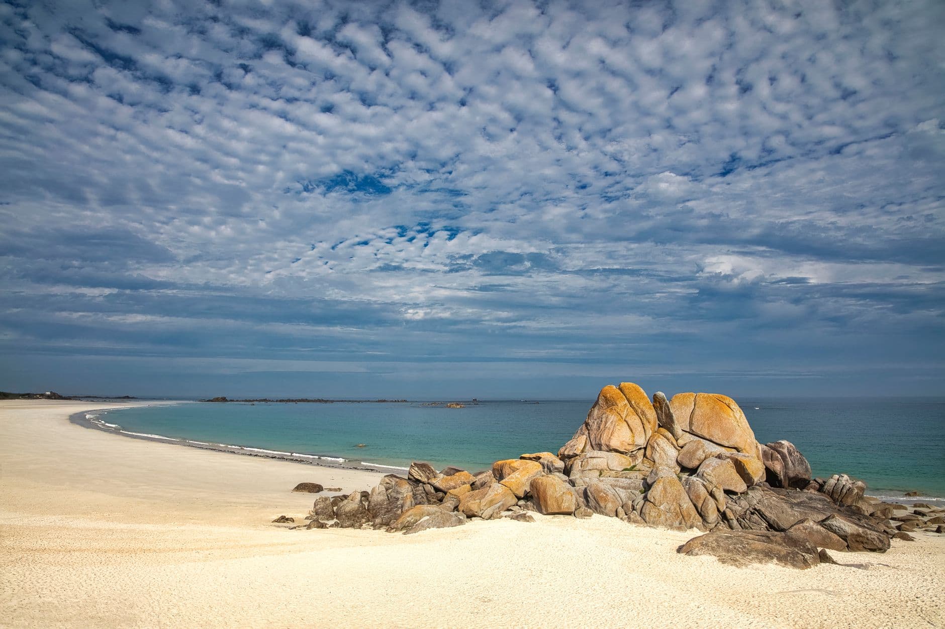 eSIM in Brittany 1