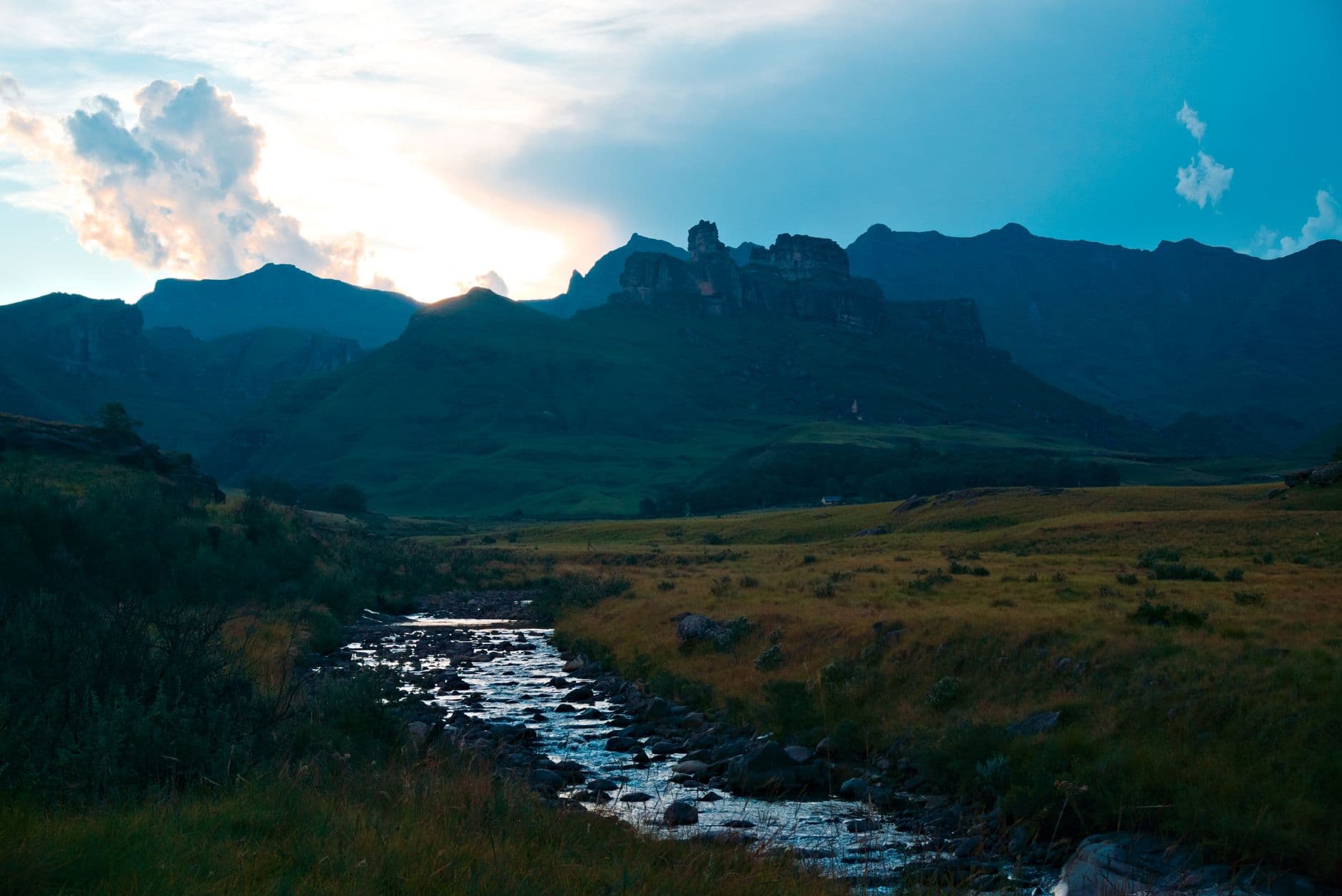 eSIM in Drakensberg Mountains 2