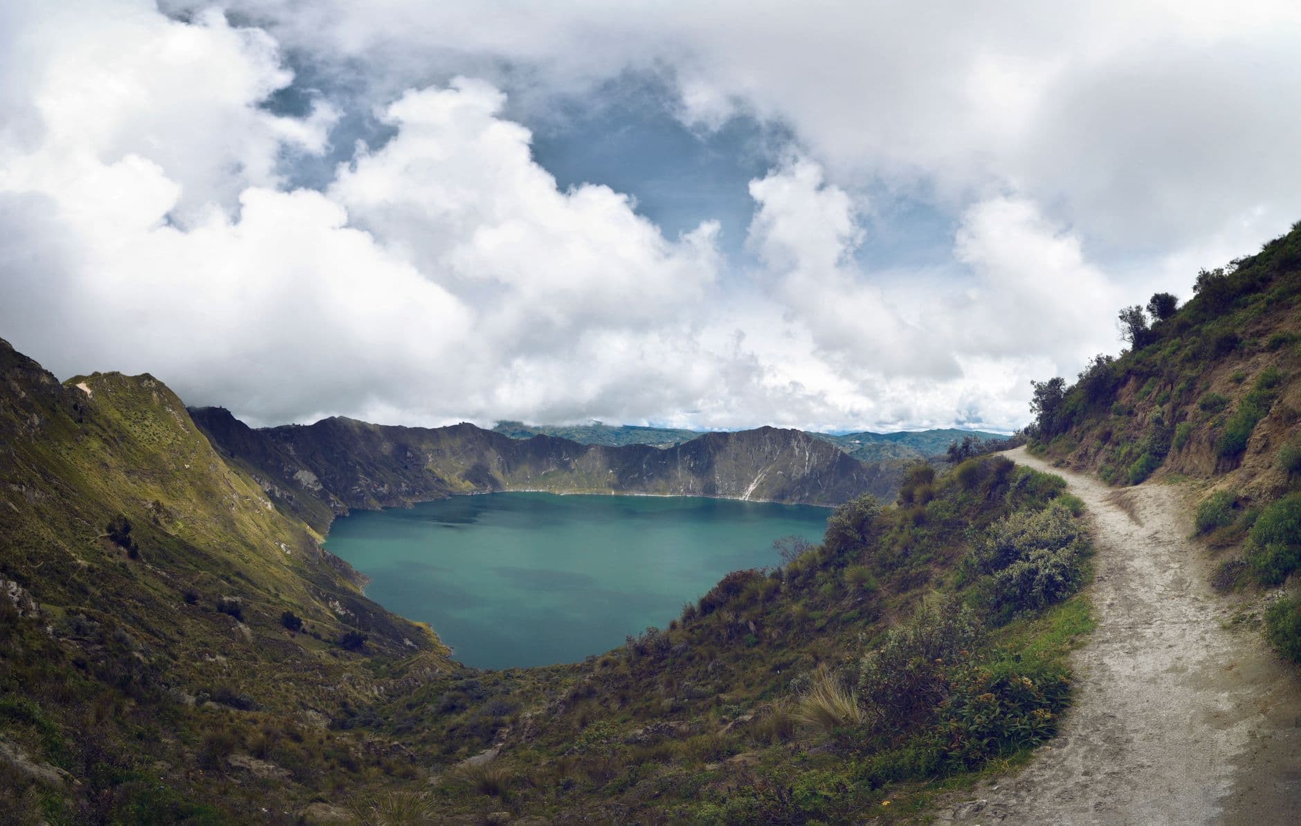 eSIM in Quilotoa Crater Lake 1