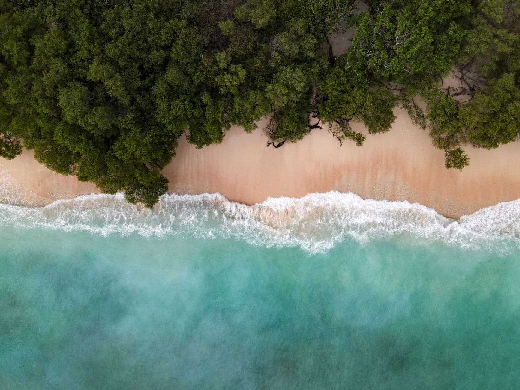 eSIM in Ile aux Cerfs 2