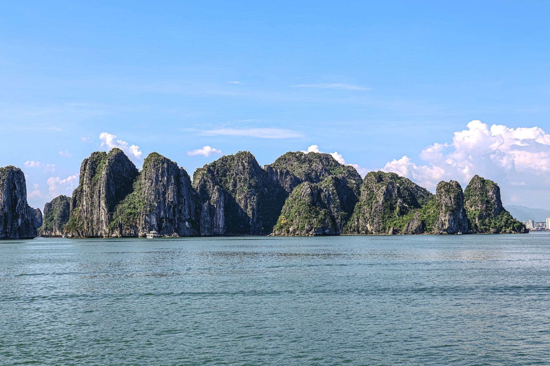 eSIM in Ha Long Bay 2