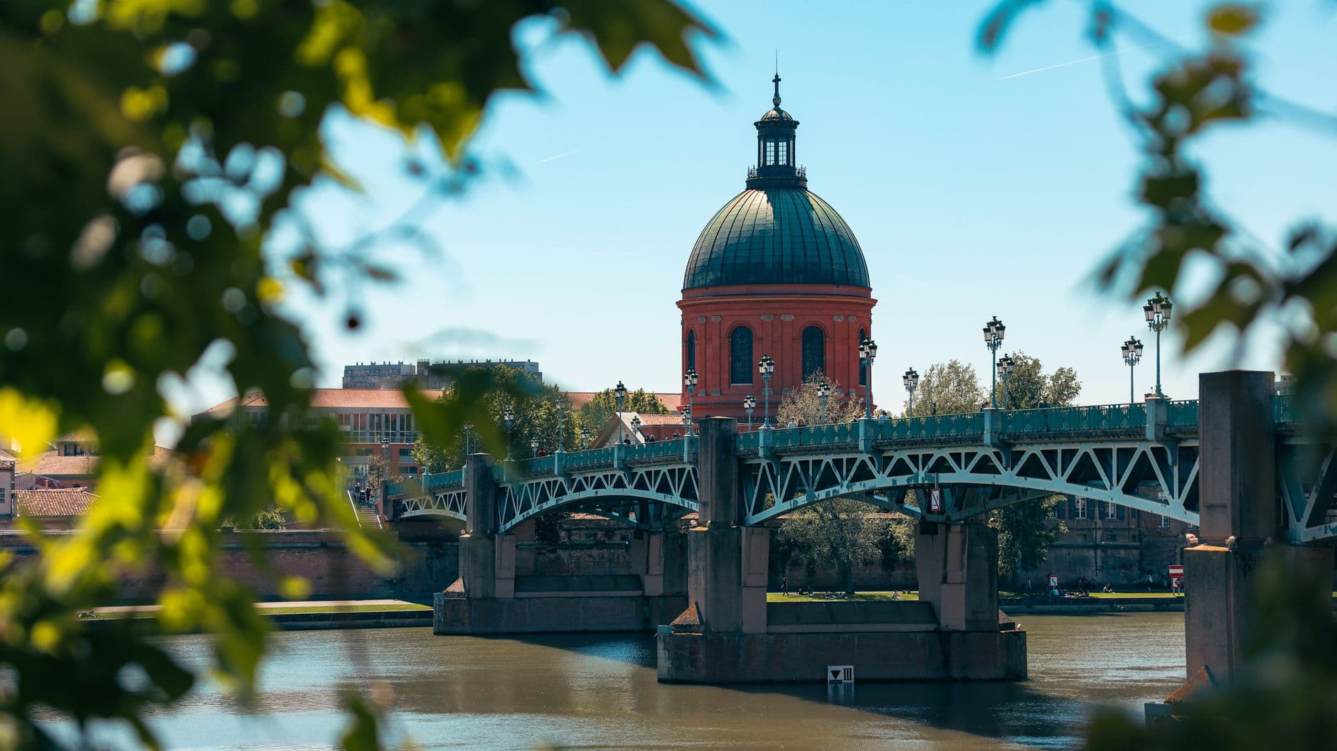 eSIM in Toulouse 1