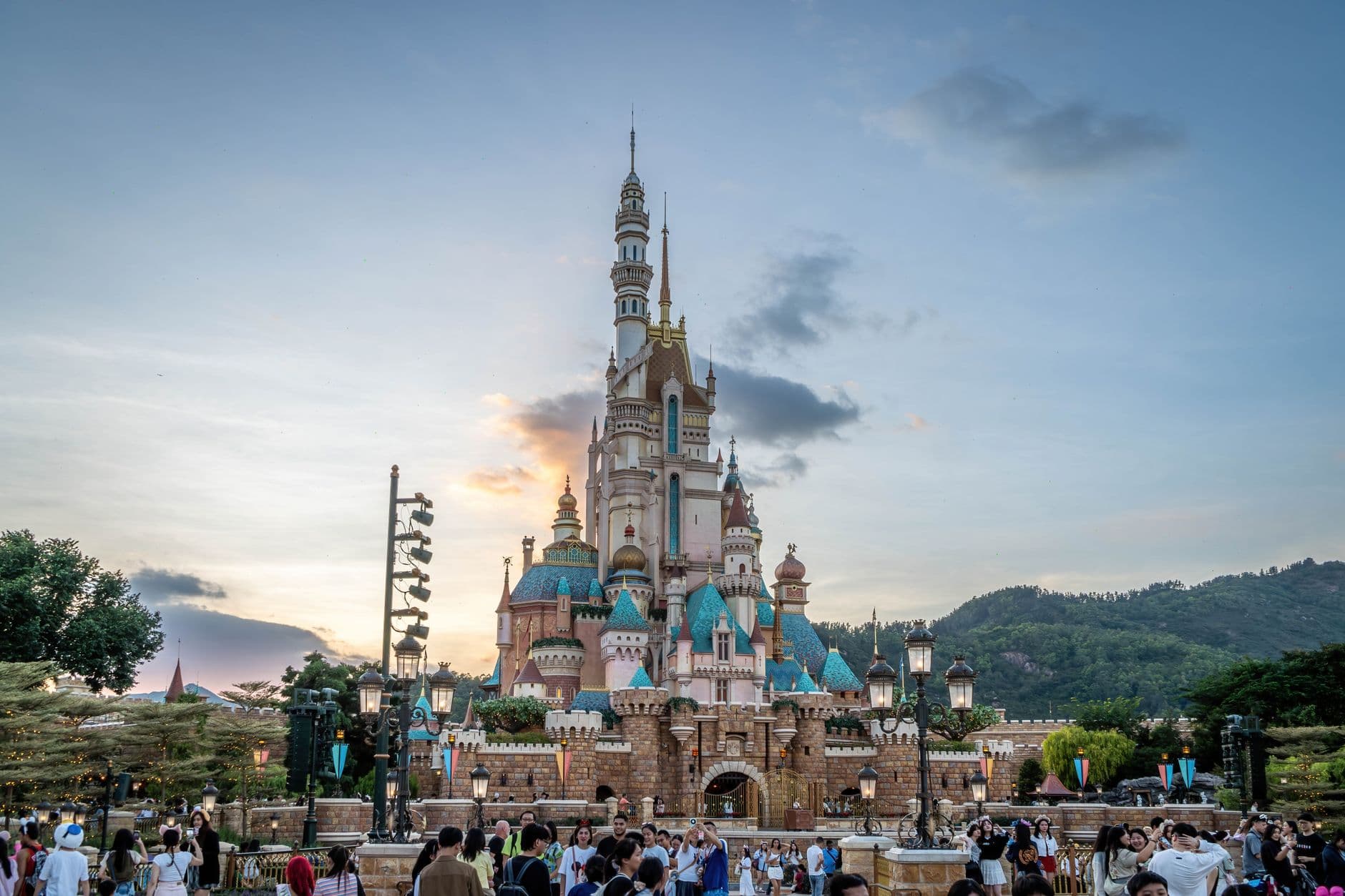 eSIM in Hong Kong Disneyland 2