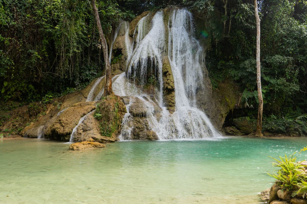 eSIM in Kuang Si Falls 2