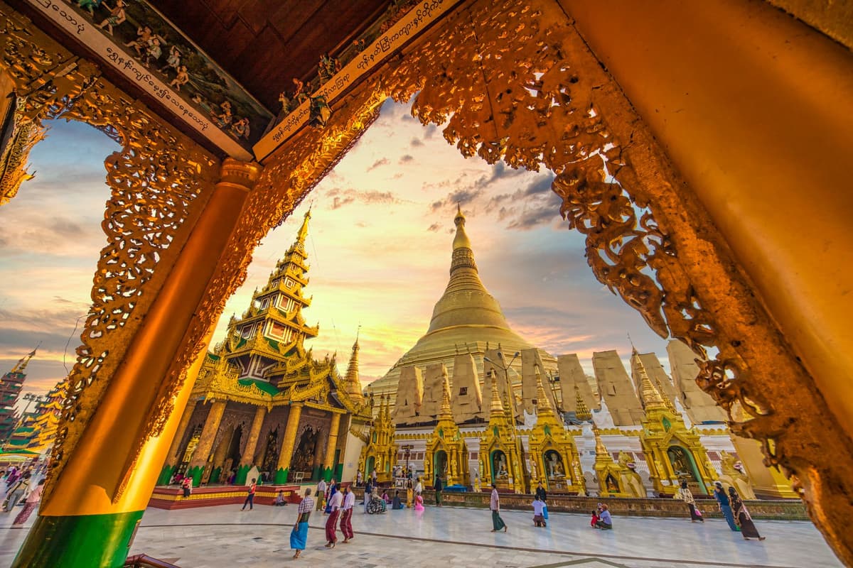eSIM in Shwedagon Pagoda 1