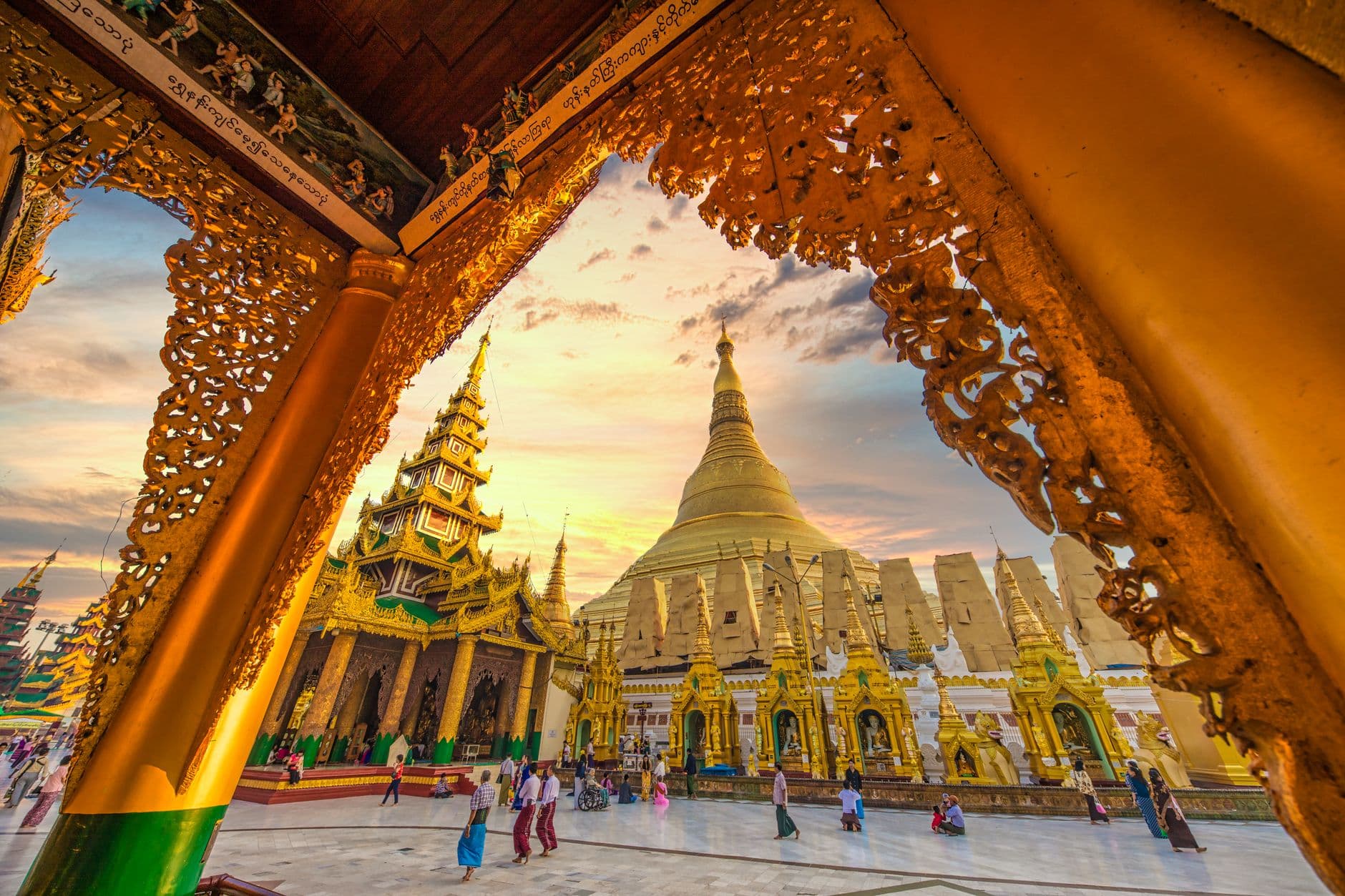 eSIM in Shwedagon Pagoda 1