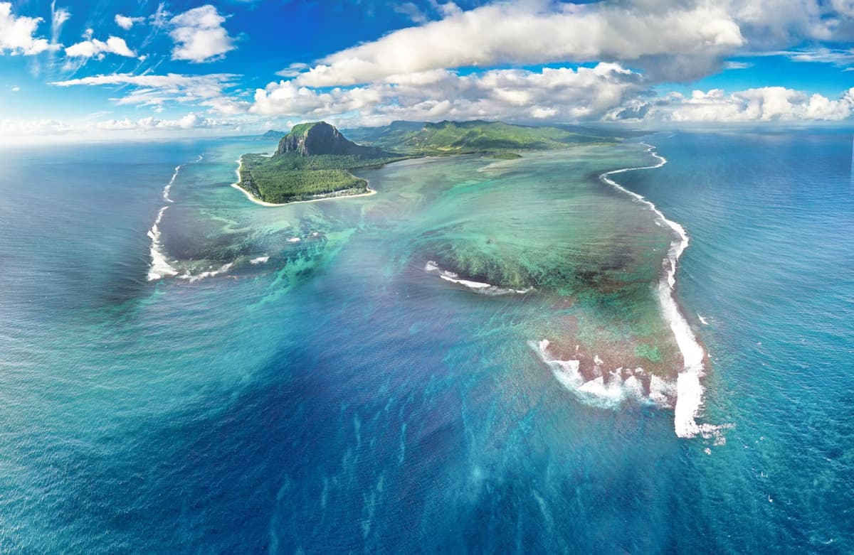 eSIM in Le Morne 2